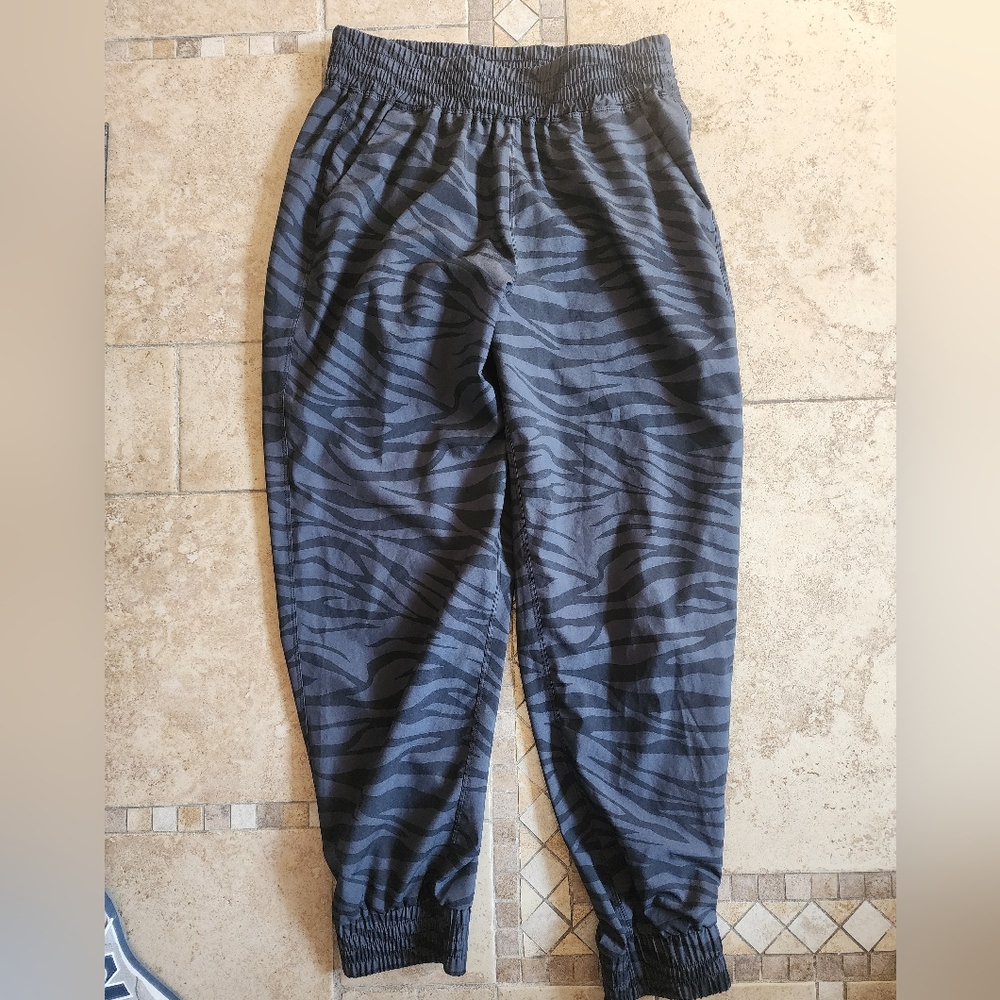 Old Navy Stretch Tech Zebra-Print Joggers